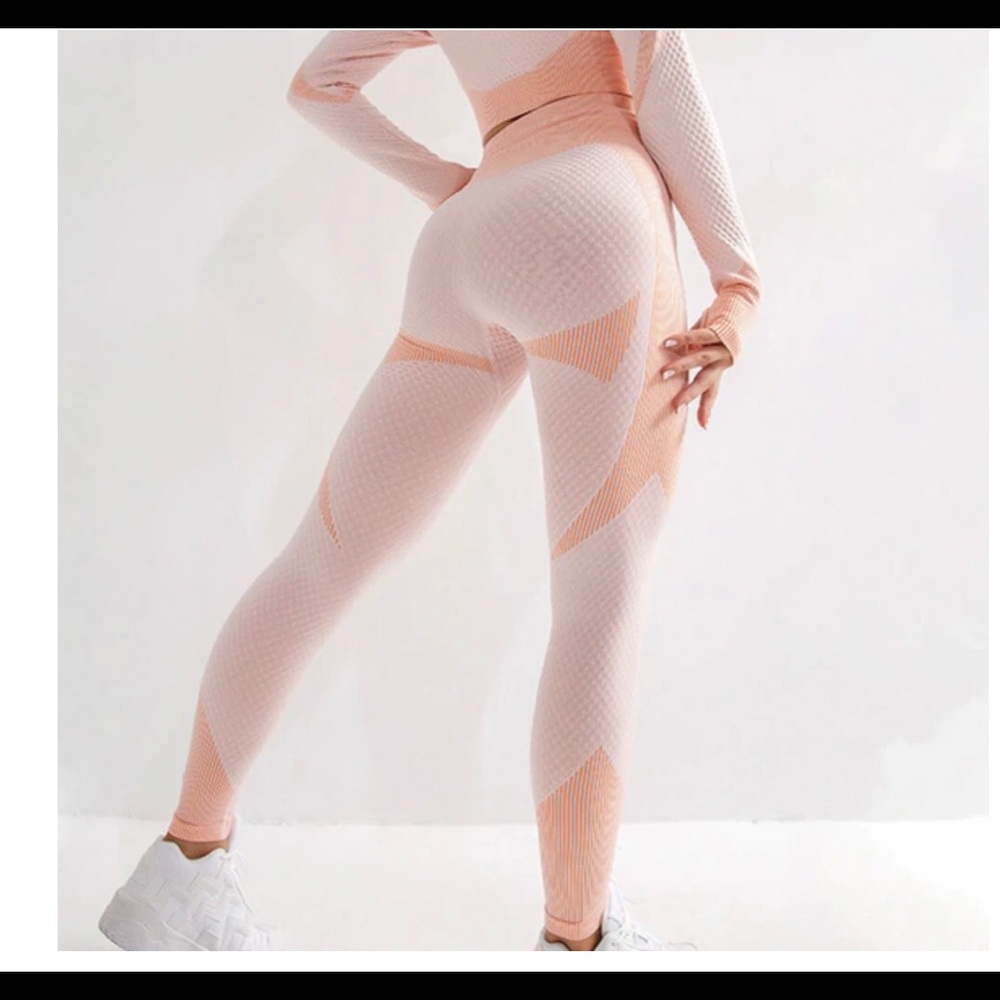 Light peach leggings new with tags